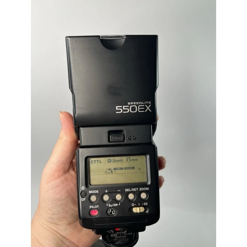 Canon Speedlite 550EX Shoe Mount Flash With Case